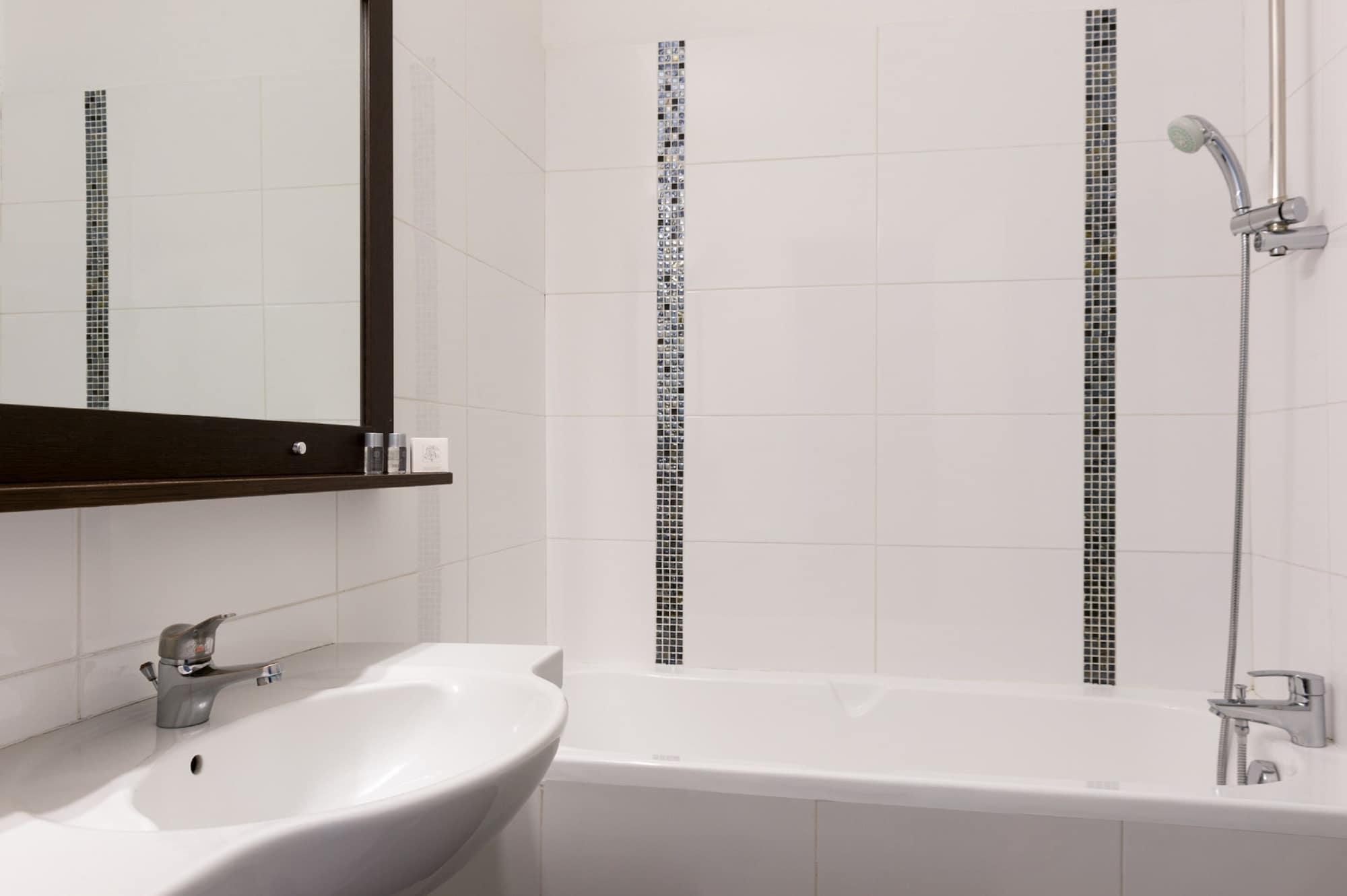 The Originals City, Hotel Paris Sud, Orly-Draveil ภายนอก รูปภาพ