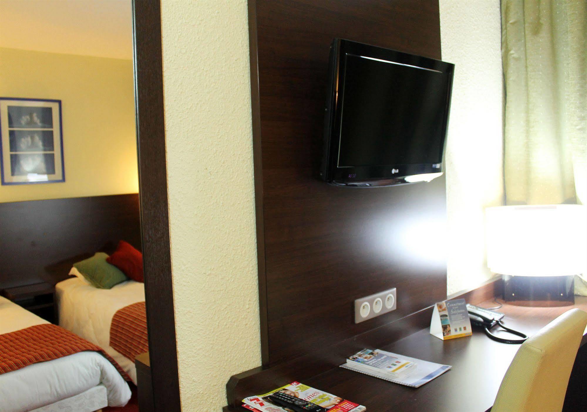 The Originals City, Hotel Paris Sud, Orly-Draveil ภายนอก รูปภาพ